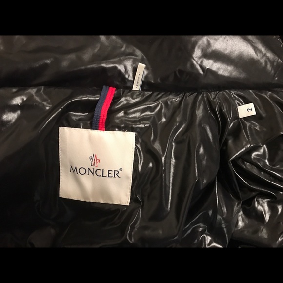 SOLD 💯% authentic 2017 shiny Moncler Joinville - Picture 7 of 8